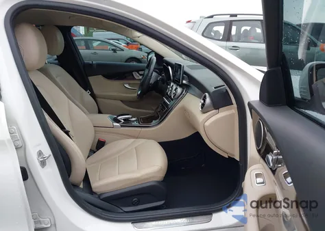 2015 Mercedes-Benz C 300 z USA, uszkodzony, nr VIN 55SWF4JB3FU089118